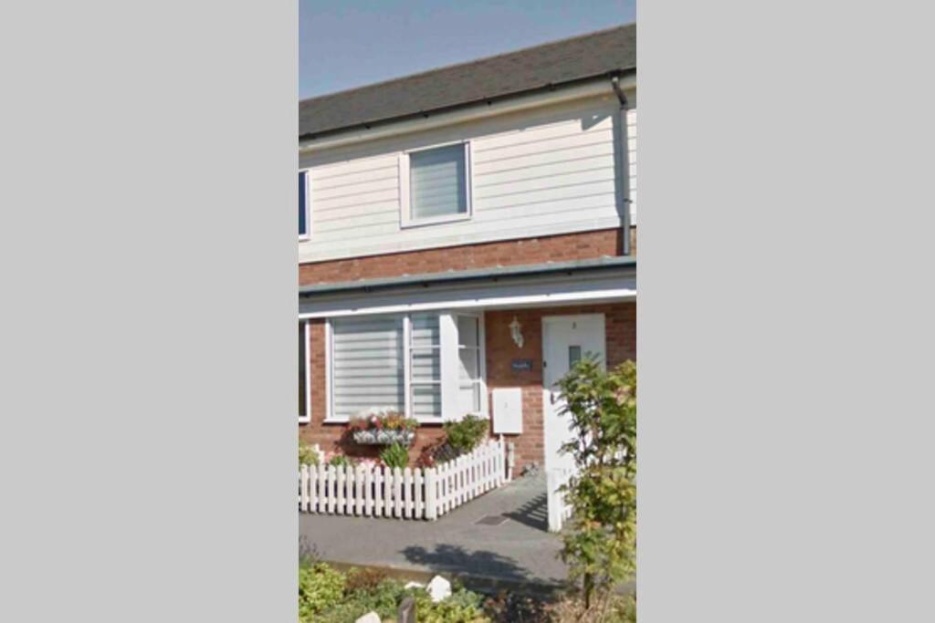 Comfy 2 Bed House Located At Wareham Train Station Villa Exterior photo