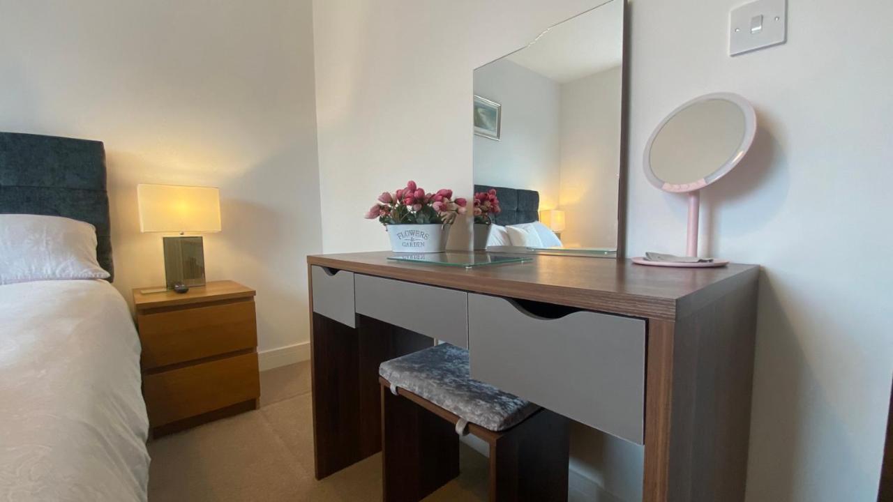 Comfy 2 Bed House Located At Wareham Train Station Villa Exterior photo