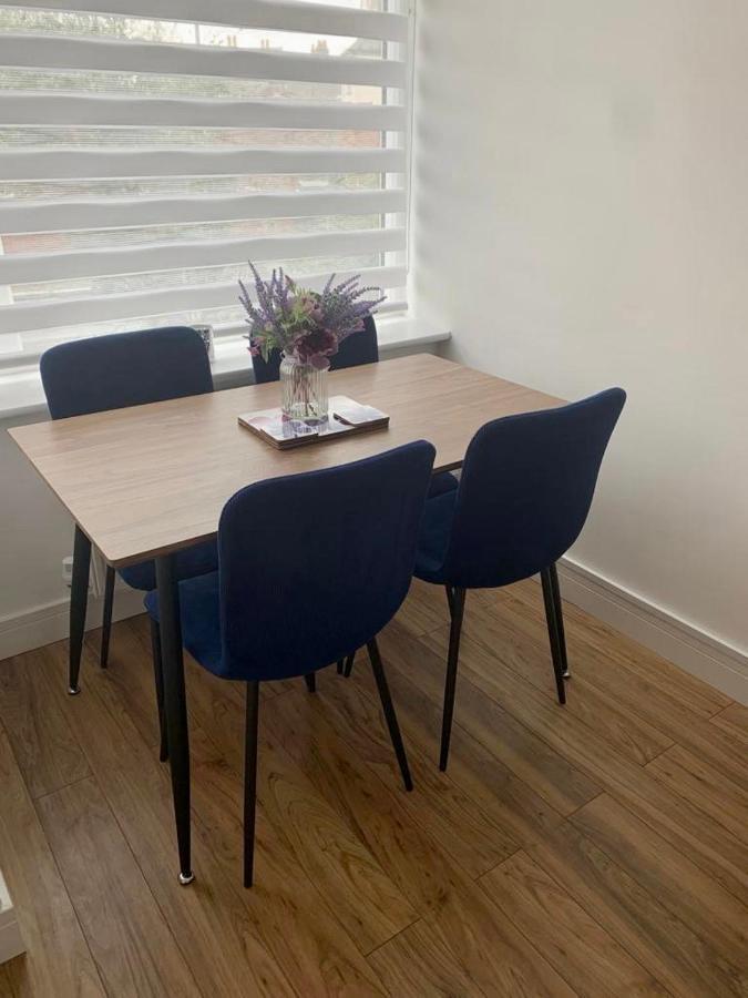 Comfy 2 Bed House Located At Wareham Train Station Villa Exterior photo