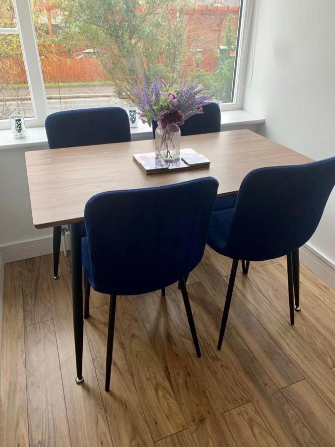 Comfy 2 Bed House Located At Wareham Train Station Villa Exterior photo