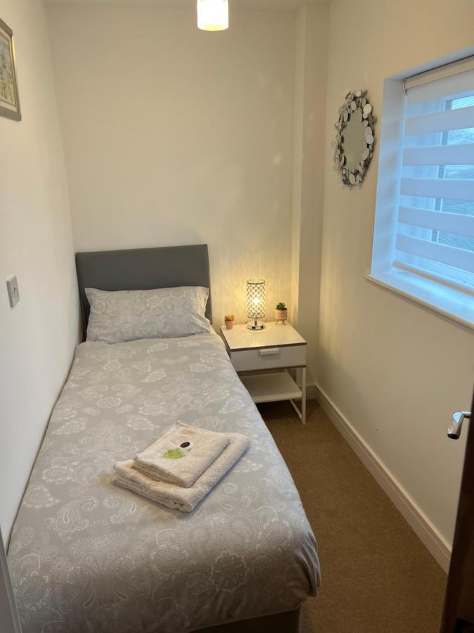 Comfy 2 Bed House Located At Wareham Train Station Villa Exterior photo